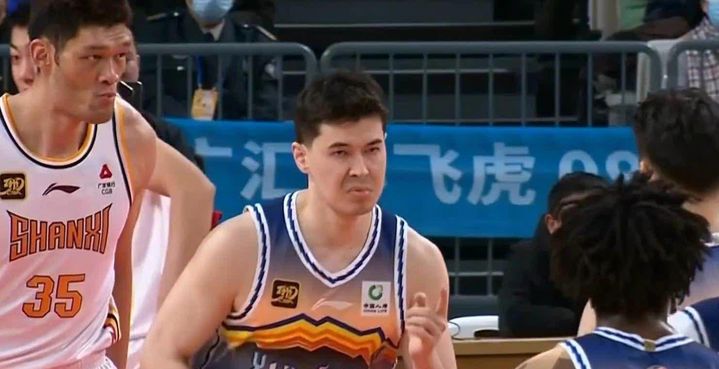 阿尔及利亚对阵波黑，双方争夺激烈
